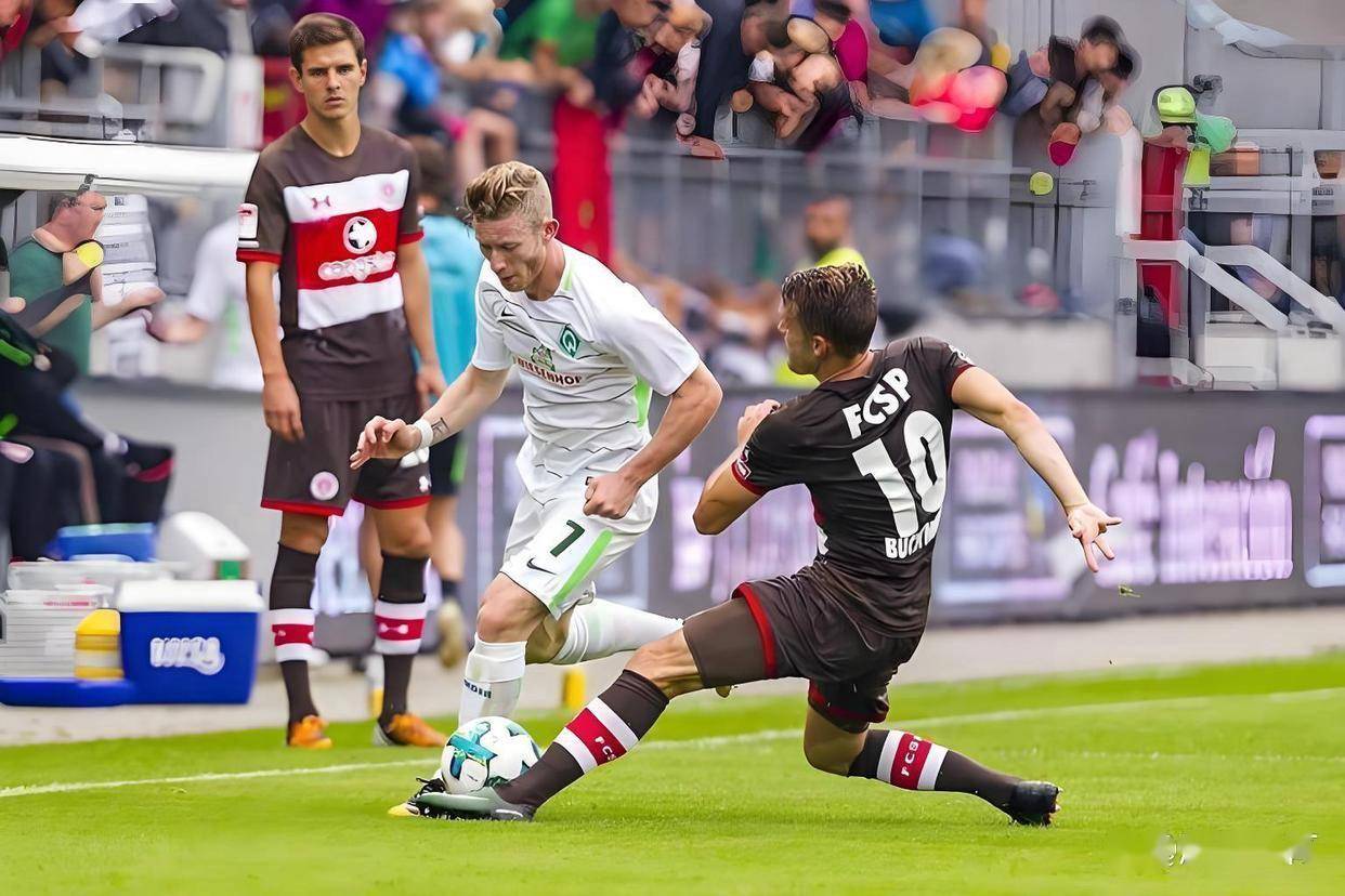 犹他爵士迎德国杯关键赛；集结日战术微调；悬念犹存；年轻球员得到机会的简单介绍